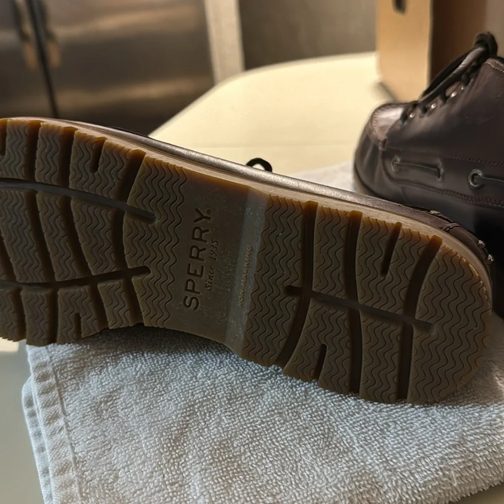 Men SPERRY